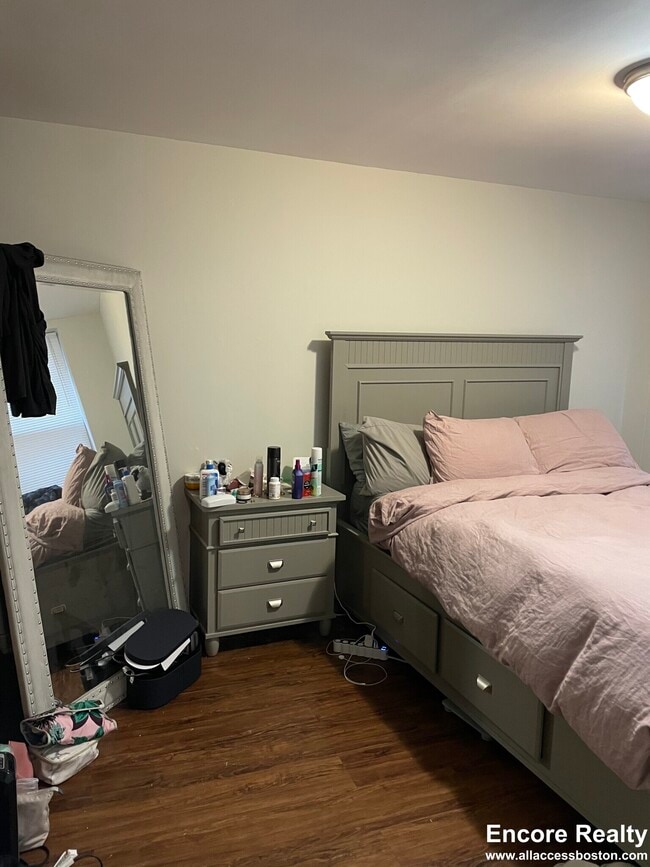 Building Photo - 153 Salem St