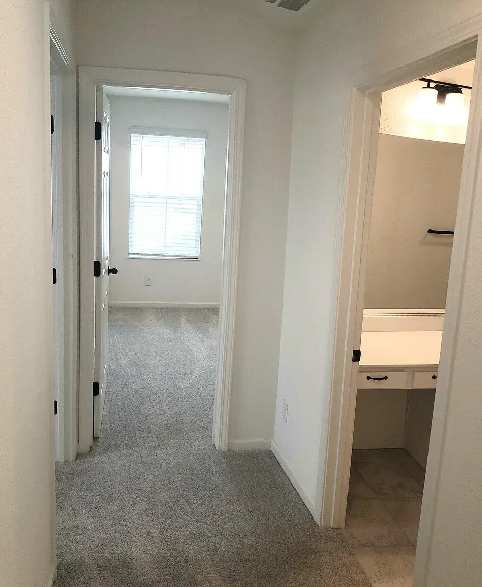 Building Photo - 4586 Butterfly Ridge Dr