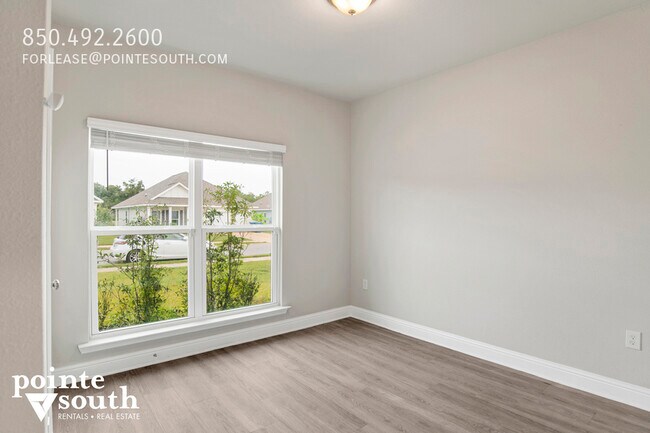 Building Photo - 390 Gemini St