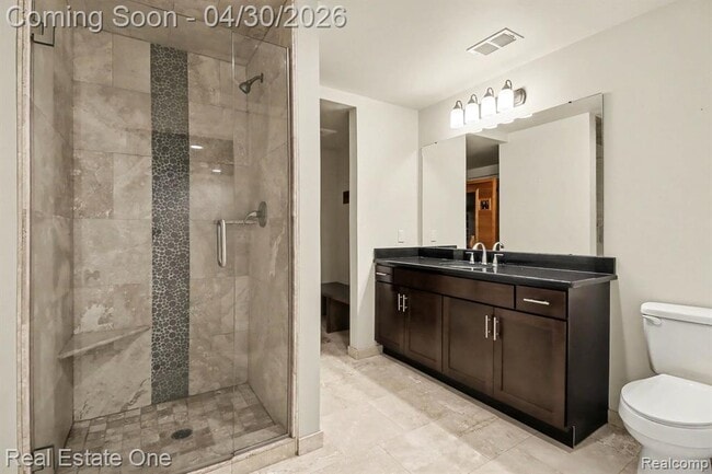 Building Photo - 714 E University Ave