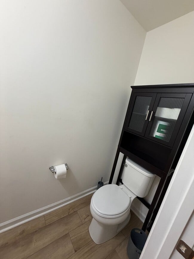 Building Photo - Beautiful 3 Bed / 2.5 Bath Townhome in Foxbank Plantation