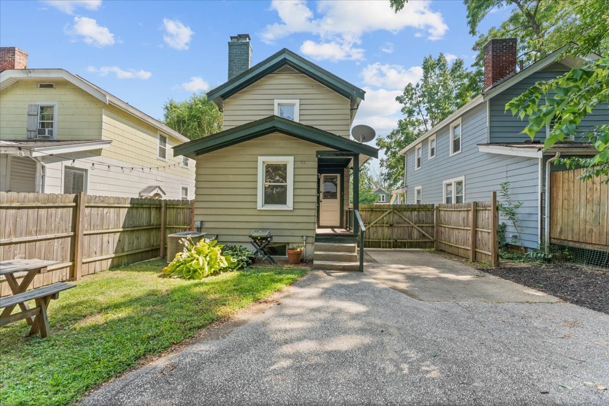 Building Photo - 3126 Mapleleaf Ave