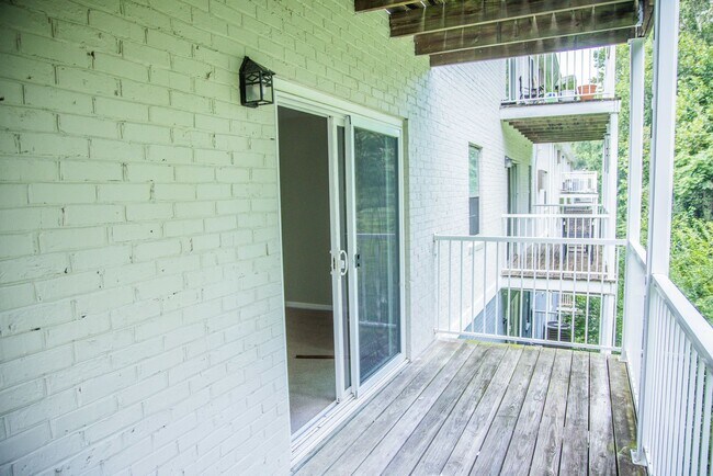 Building Photo - One Bedroom Condo in Barracks West