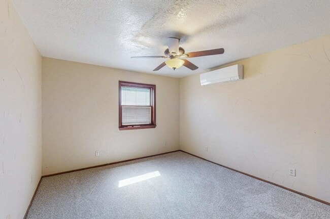 Building Photo - 501 Calle De