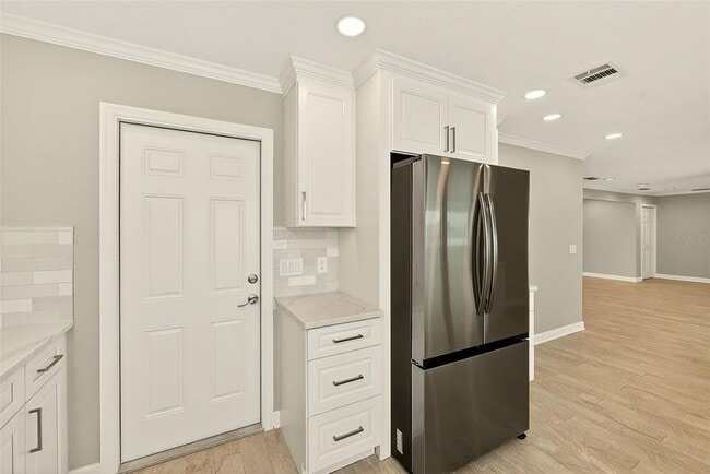 Building Photo - 5434 Oakhurst Dr