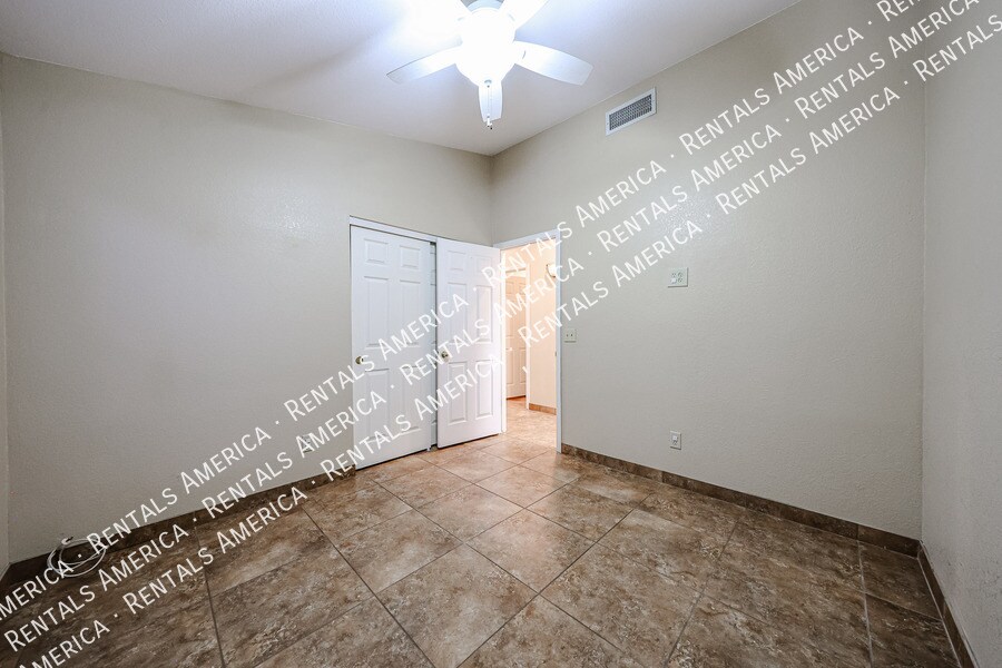 Building Photo - 16646 N 59th Pl