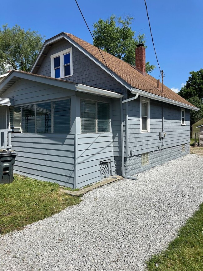 Building Photo - 2 bedroom & 1 bathroom House in Kenmore