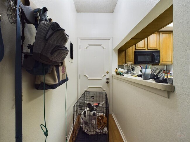 Building Photo - 806 W 24th St