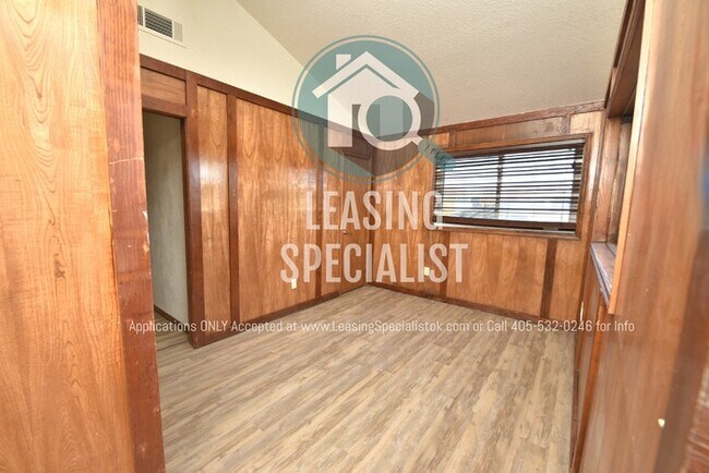 Building Photo - Central Norman 3 Bed 3 Bath PRELEASING FOR FALL 2026 SEMESTER