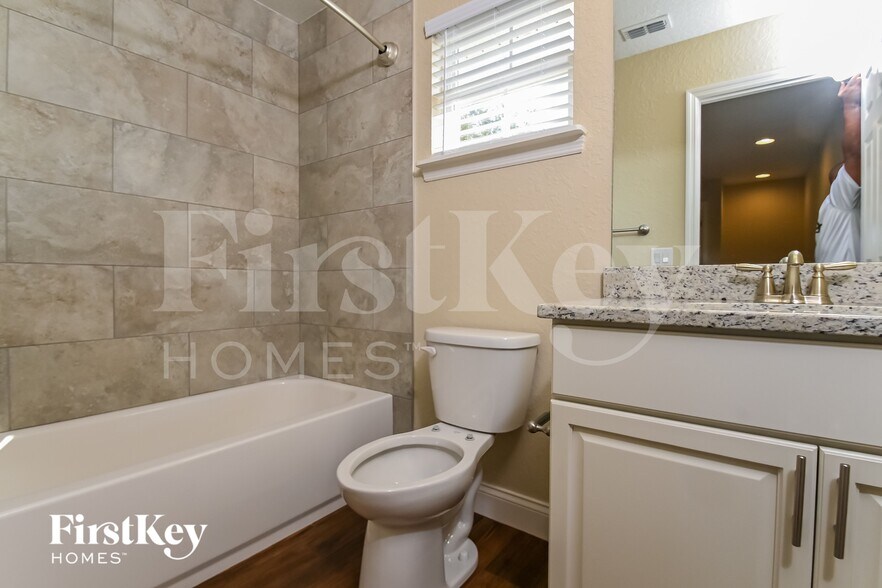 Building Photo - 201 Madalyn Ct