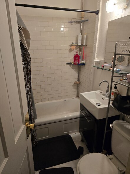 Building Photo - 1218 Highland Ave