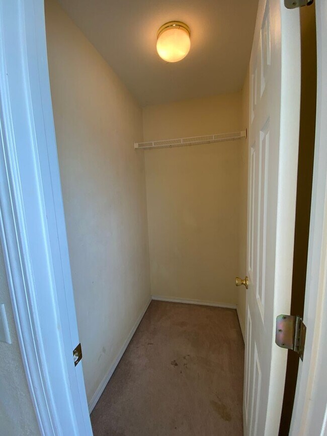 Building Photo - 2 bedroom 2.5 bath in Godley Park