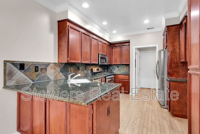 Building Photo - 424 Sutton Cir