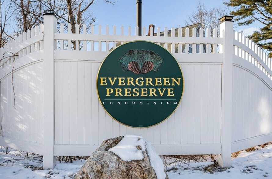 Building Photo - 2410 Skyline Dr