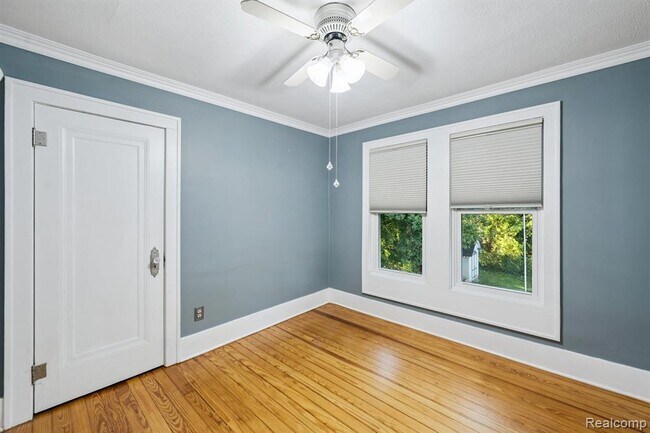 Building Photo - 624 E Main St