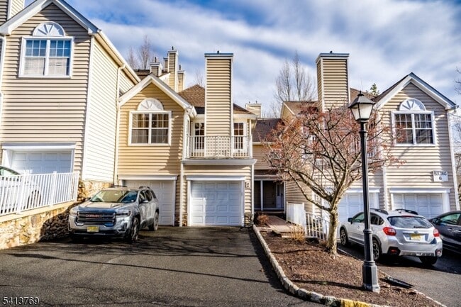 Building Photo - 8 Springholm Dr