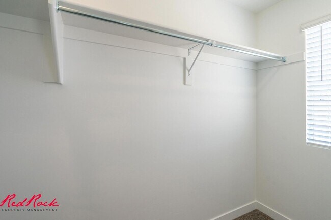 Building Photo - Dog Friendly! 3 Bedroom 2 Bathroom Townhome in Long Valley.