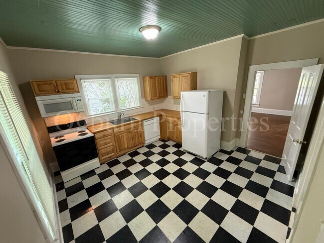 Building Photo - 409 Granville Dr SW