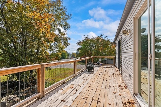 Building Photo - 102 Windwood Ln