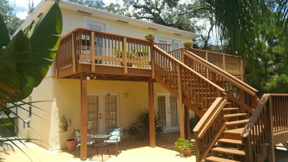 Building Photo - 667 5th St S