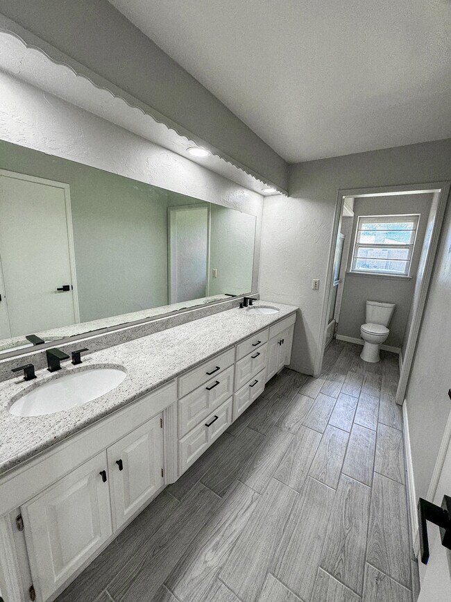 Building Photo - 2700 SW 85th St