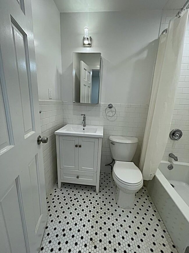 Building Photo - 2 bedroom in Brooklyn NY 11218