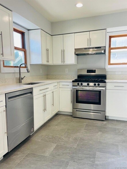 Building Photo - 16 Oldwood Rd S