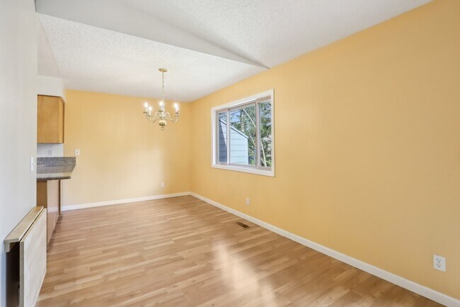 Building Photo - 4621 SW Caldew St