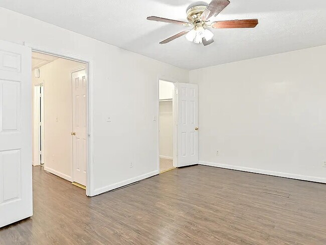 Building Photo - 123 Curtis Rd