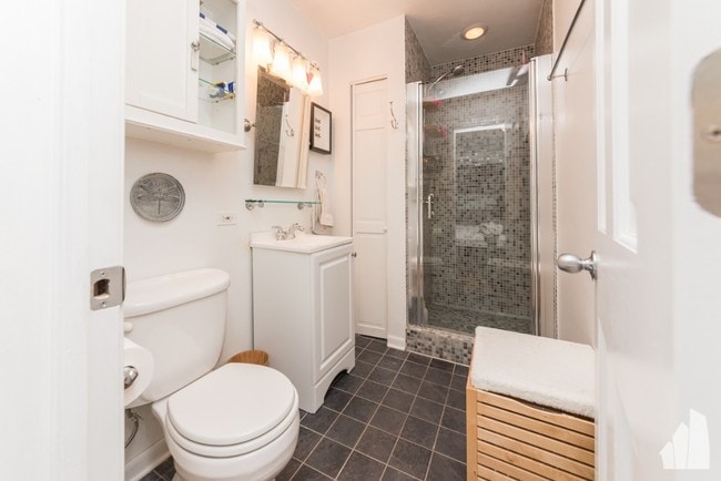 Building Photo - 1030 W Byron St