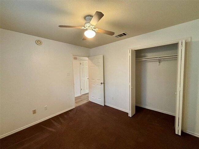 Building Photo - 808 Lone Star Dr