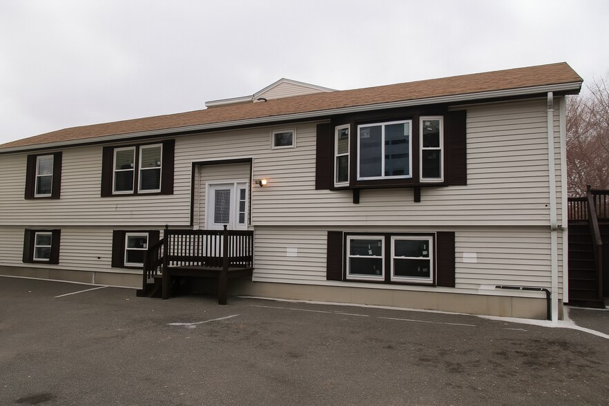 Front of house - 47 Oak Island St