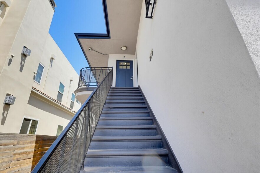 Building Photo - 6065 Pickford Pl