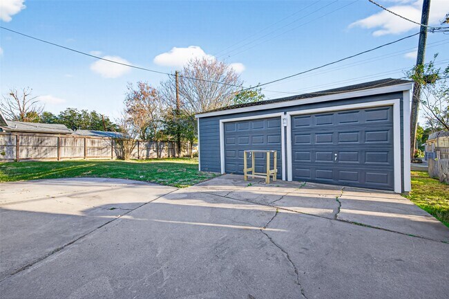 Building Photo - 5407 Lymbar Dr