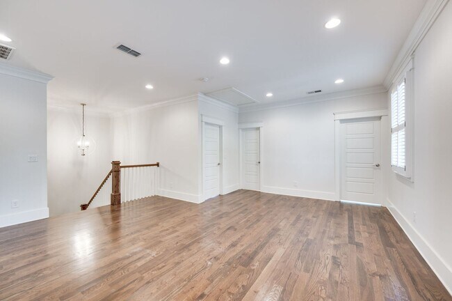 Building Photo - Stunning 4BE/3.5BA home in the heart of Green Hills!