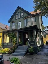 Building Photo - 129 College St