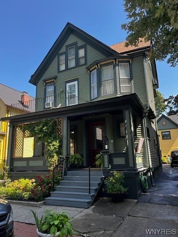 Building Photo - 129 College St