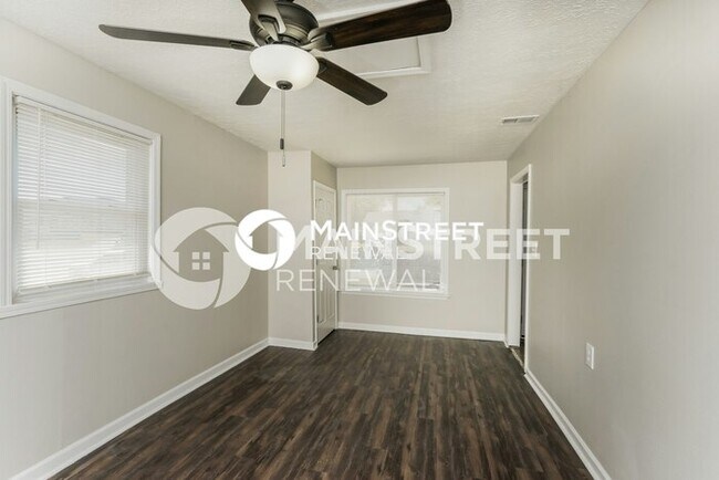 Building Photo - 4 Bedroom Pet-Friendly Home in JEFFERSONVILLE, IN with Main Street Renewal