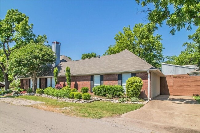 Building Photo - White Rock Highlands  4 bedrooms, 2.5 baths