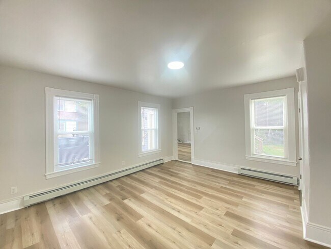 Building Photo - 359 Nashua St