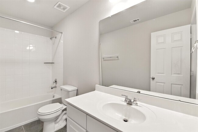 Building Photo - 13207 Rowan Grn Dr