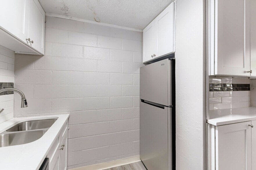 Building Photo - 10115 W 25th Ave