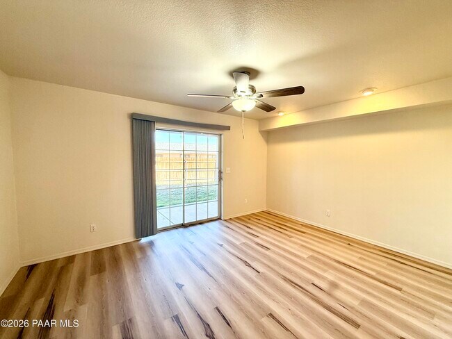 Building Photo - 3160 N Navajo Dr