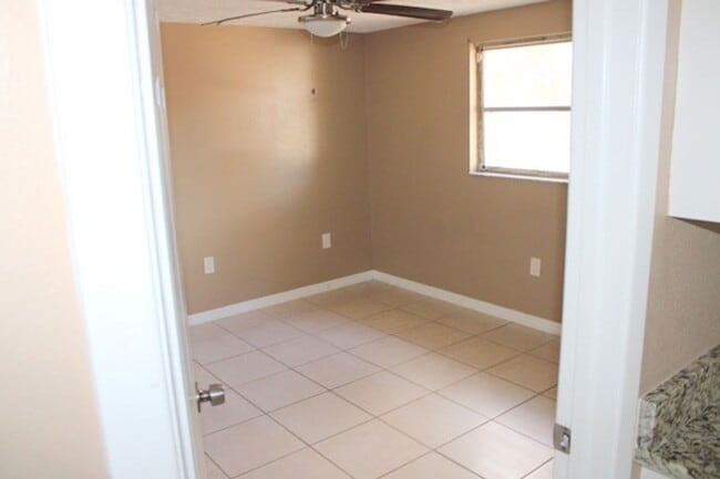 Building Photo - Updated Duplex unit