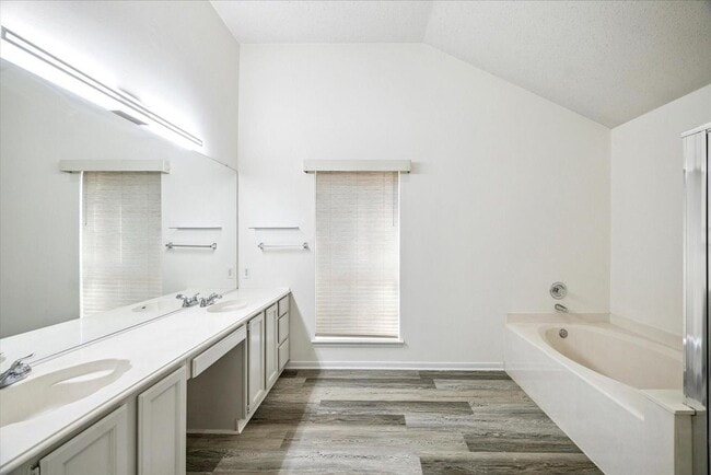 Building Photo - 143 W Village Knoll Cir