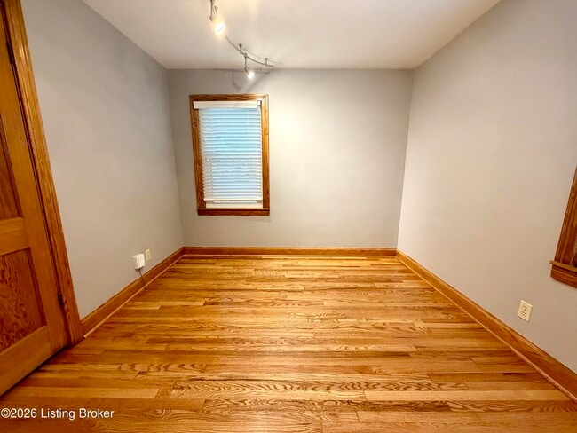 Building Photo - 2219 Woodbourne Ave