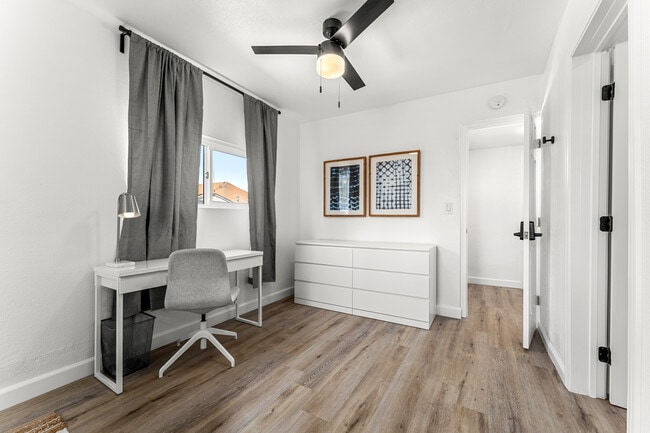 Building Photo - 623 W 42nd St