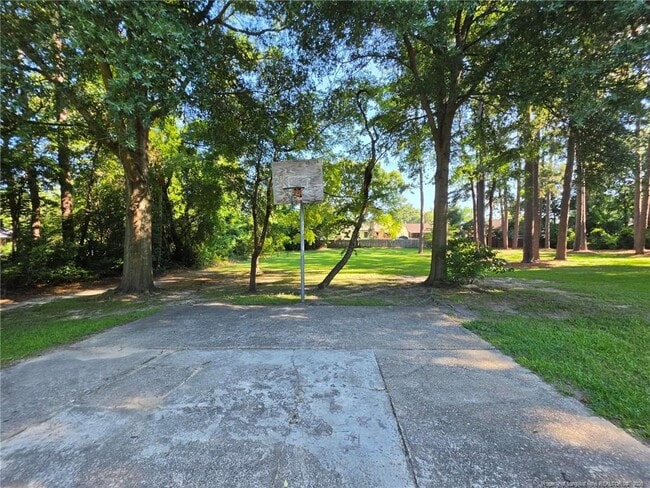 Building Photo - 216 Country Club Dr