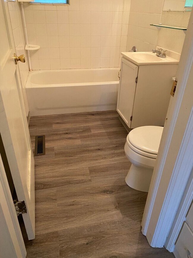 Building Photo - Great Shadle Home