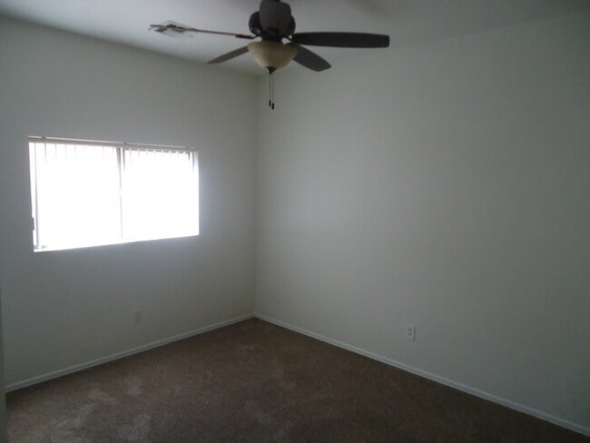 Building Photo - Nice 3/2 rental immediately available in Rancho Gabriela Subdivision
